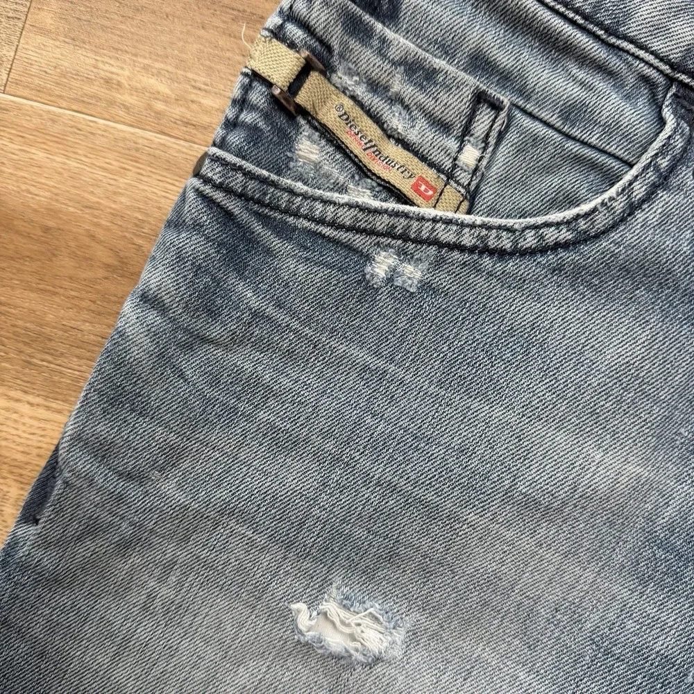Diesel D-Bazer Jeans Men 29x32 Blue Regular Tapered Light Wash Distressed 084DD